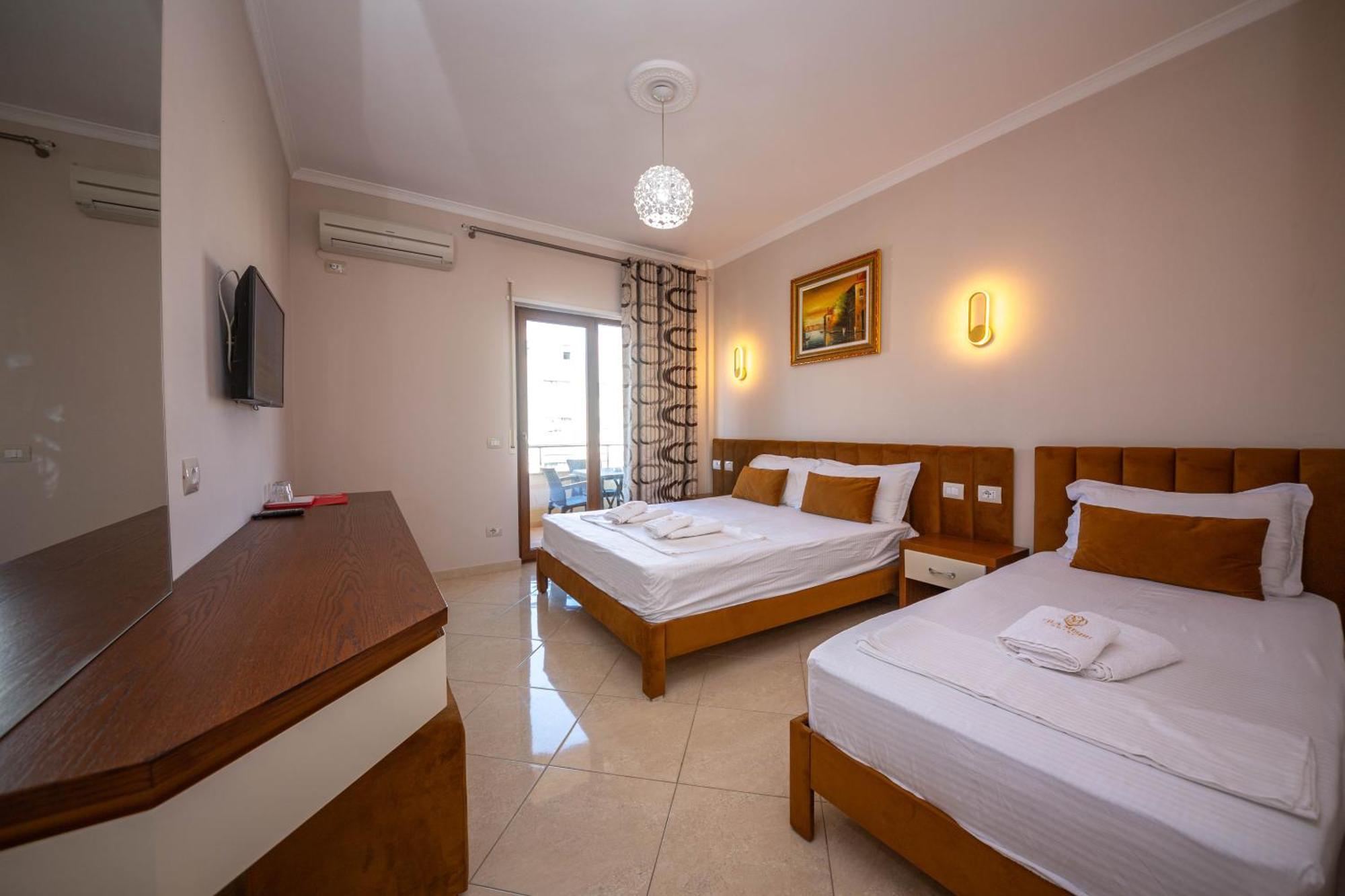 Hotel Vila Misiri Durrës Kültér fotó