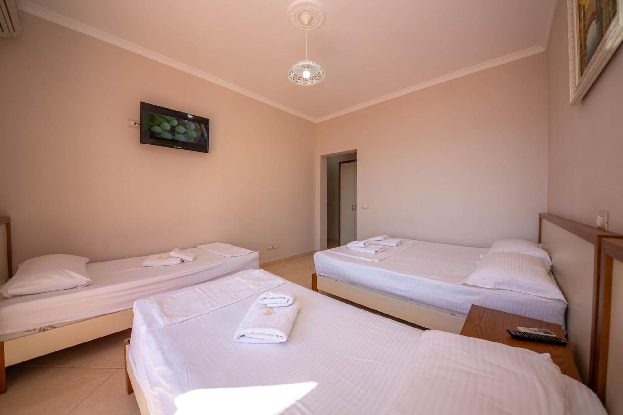 Hotel Vila Misiri Durrës Kültér fotó