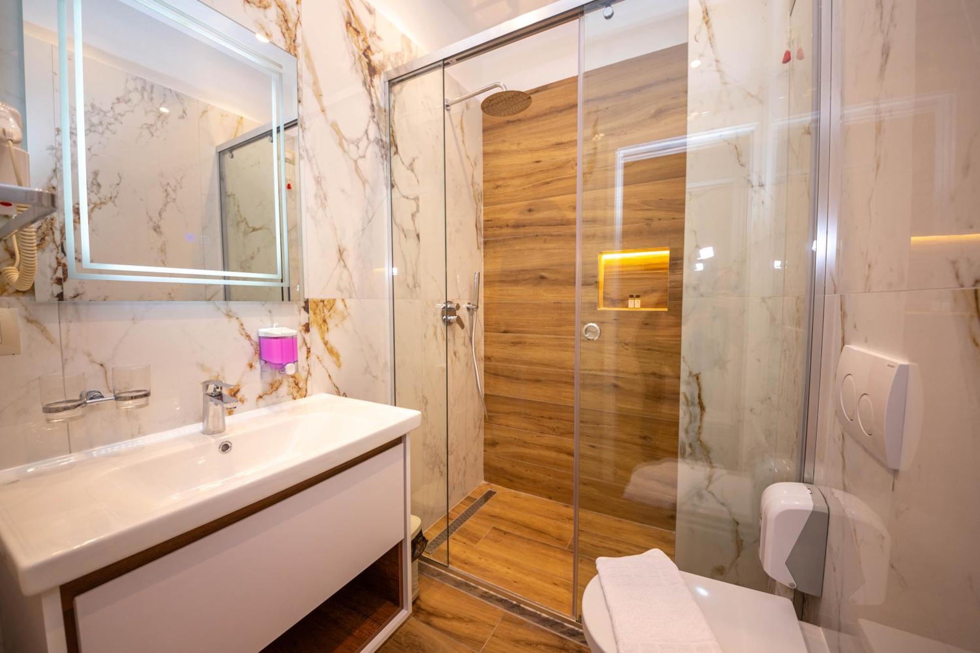 Hotel Vila Misiri Durrës Kültér fotó